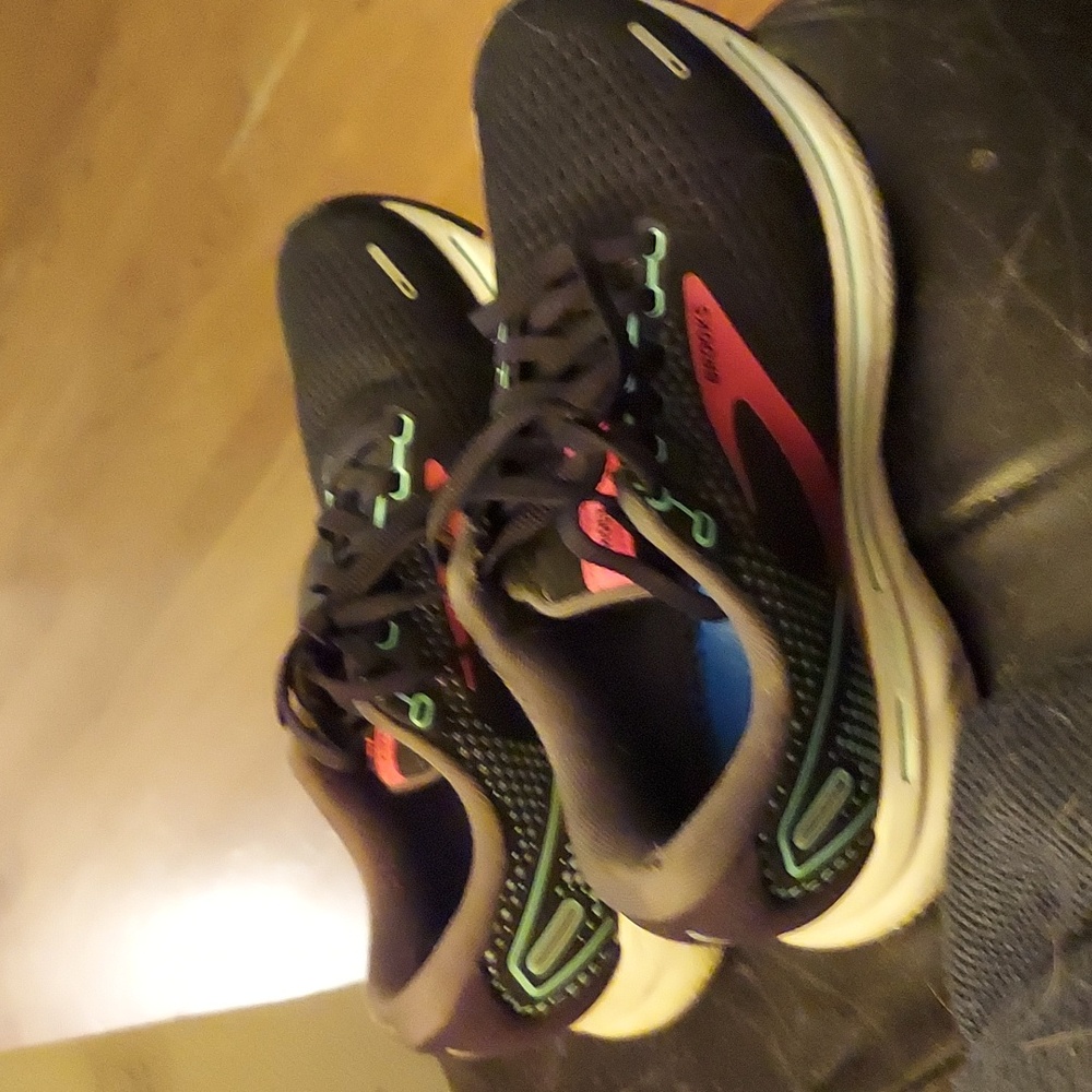 Brooks Shoes Womens 6 Ghost